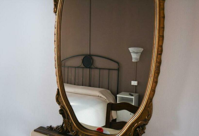 اتاق استاندارد با سرویس بهداشتی مشترک, Stop & Sleep Bergamo