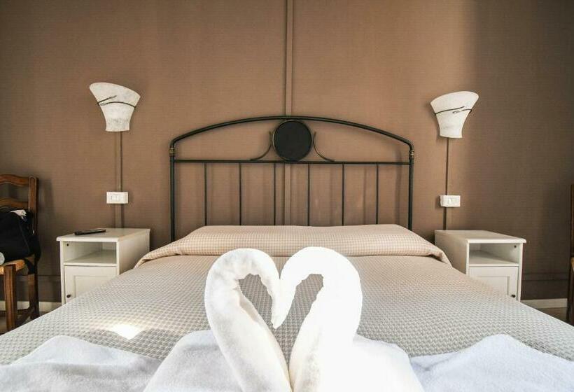 اتاق استاندارد با سرویس بهداشتی مشترک, Stop & Sleep Bergamo