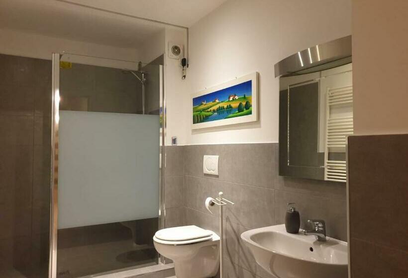 اتاق استاندارد چهارنفره با سرویس بهداشتی مشترک, Stop & Sleep Bergamo