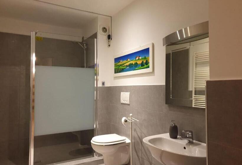 اتاق استاندارد سه تخته با سرویس بهداشتی مشترک, Stop & Sleep Bergamo