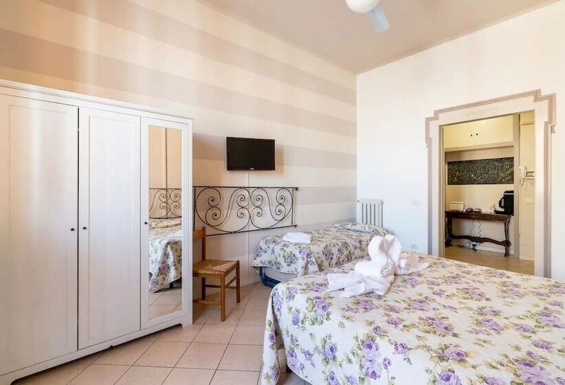 اتاق استاندارد سه تخته با سرویس بهداشتی مشترک, Stop & Sleep Bergamo