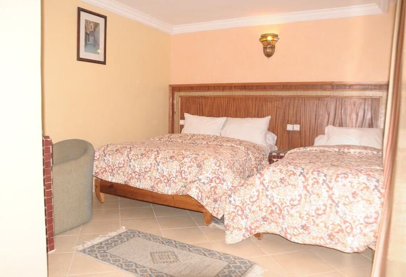 标准三人间, Colisee