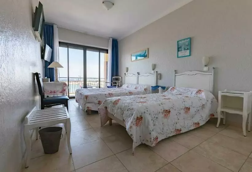 Standard Triple Room Sea View, Hôtel Les Alizés