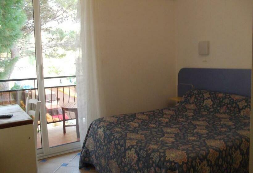 庭の見えるスタンダードトリプルルーム, Hôtel Les Alizés