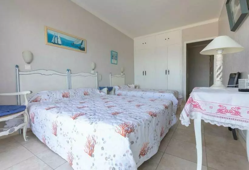 Standard Triple Room Sea View, Hôtel Les Alizés