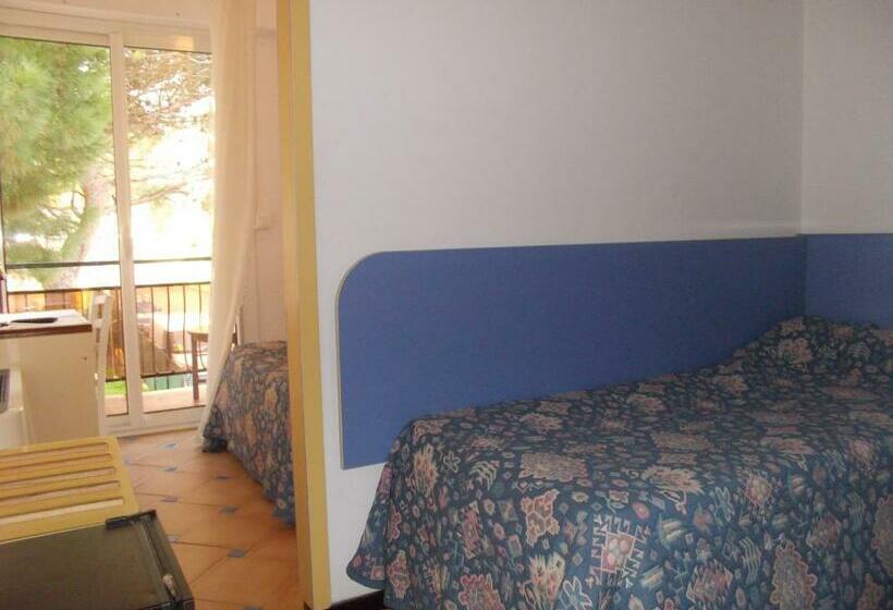 庭の見えるスタンダードトリプルルーム, Hôtel Les Alizés