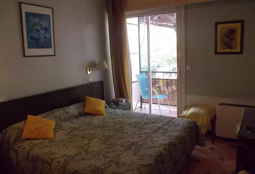 Standard Room with Balcony, Hôtel Les Alizés