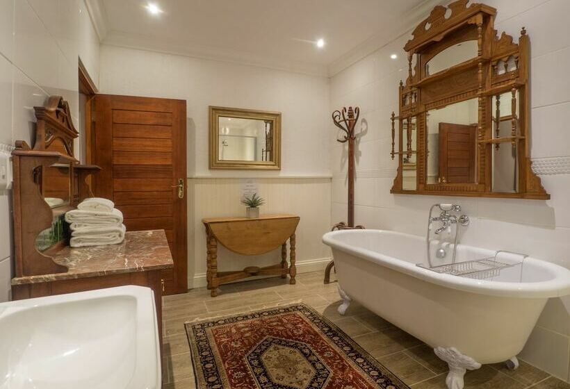 اتاق کلاسیک, Issaquena Heights Boutique