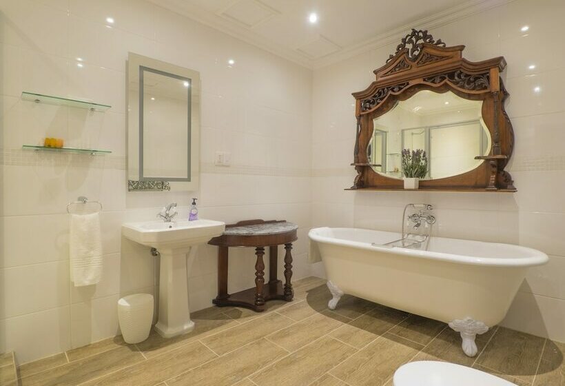 اتاق کلاسیک, Issaquena Heights Boutique