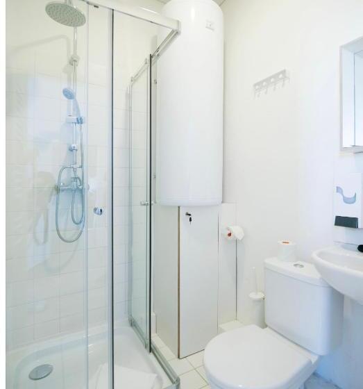 اتاق خانوادگی, Rooms And Suites At Bookinn B&b