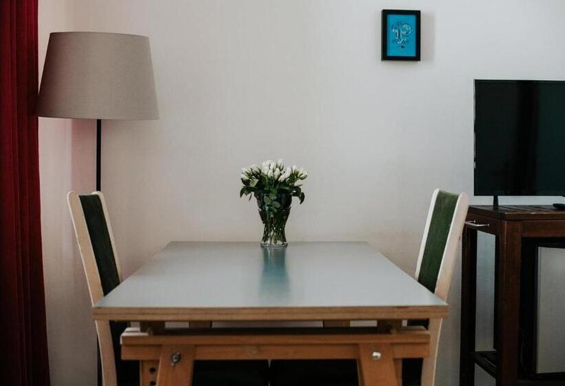 اتاق خانوادگی, Rooms And Suites At Bookinn B&b