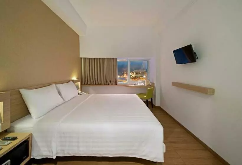 オーシャンビュースーペリアールーム, Whiz Prime Hotel Megamas Manado