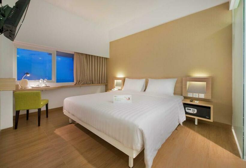 اتاق سوپریور با چشم‌انداز دریا, Whiz Prime Hotel Megamas Manado