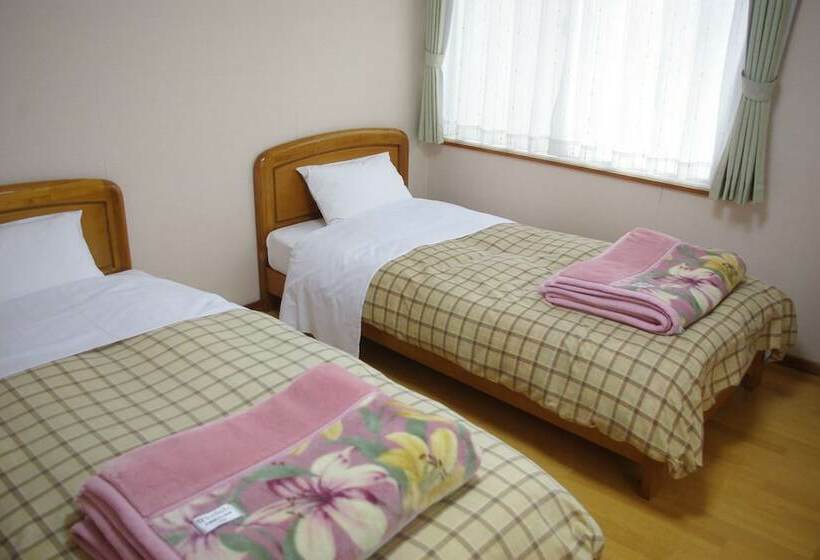 חדר סטנדרט, Akane Yado