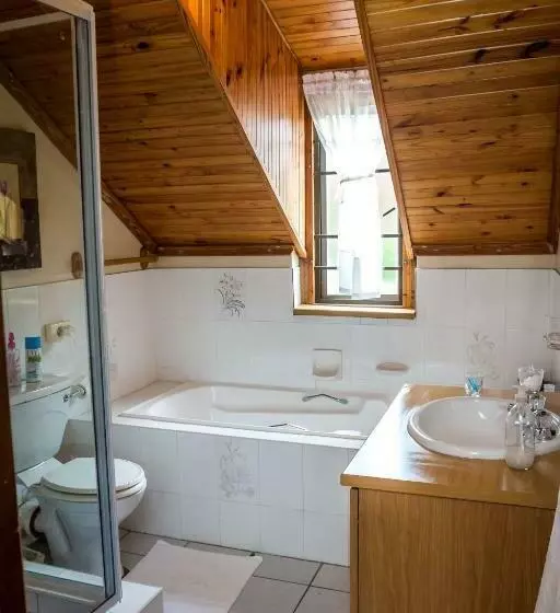 Standard Neljän Hengen Huone, Jenny's Guest House
