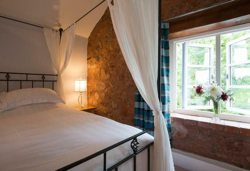 جناح, The Old Dairy At Bishops Barton