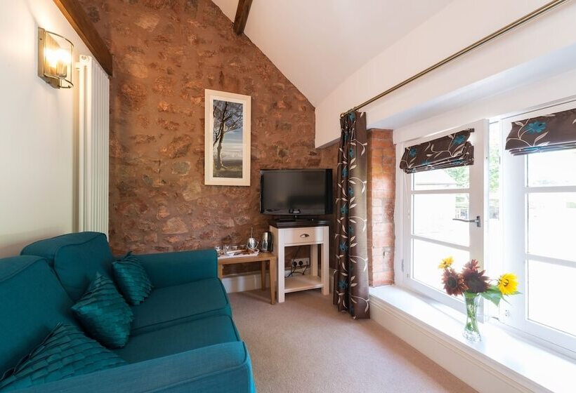 جناح جونيور, The Old Dairy At Bishops Barton