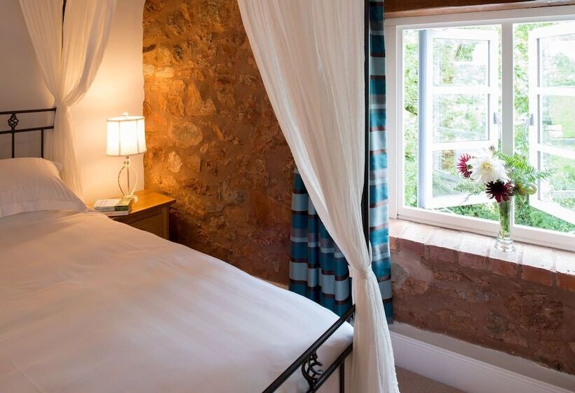 جناح, The Old Dairy At Bishops Barton