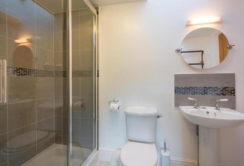 غرفة عائلية, The Old Dairy At Bishops Barton