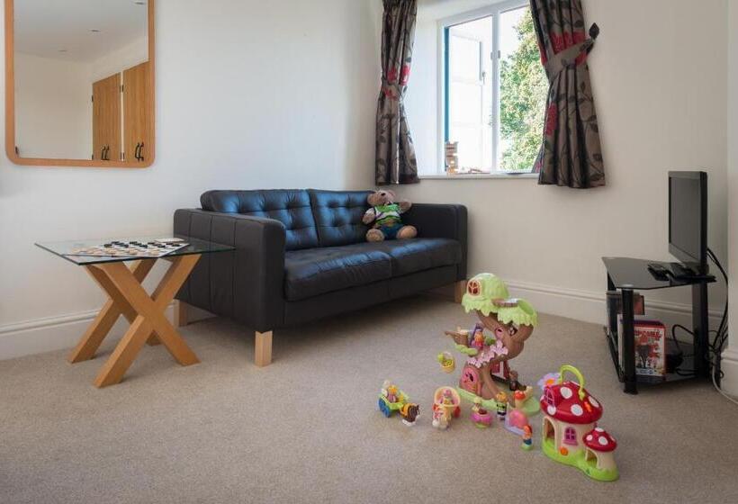 غرفة عائلية, The Old Dairy At Bishops Barton