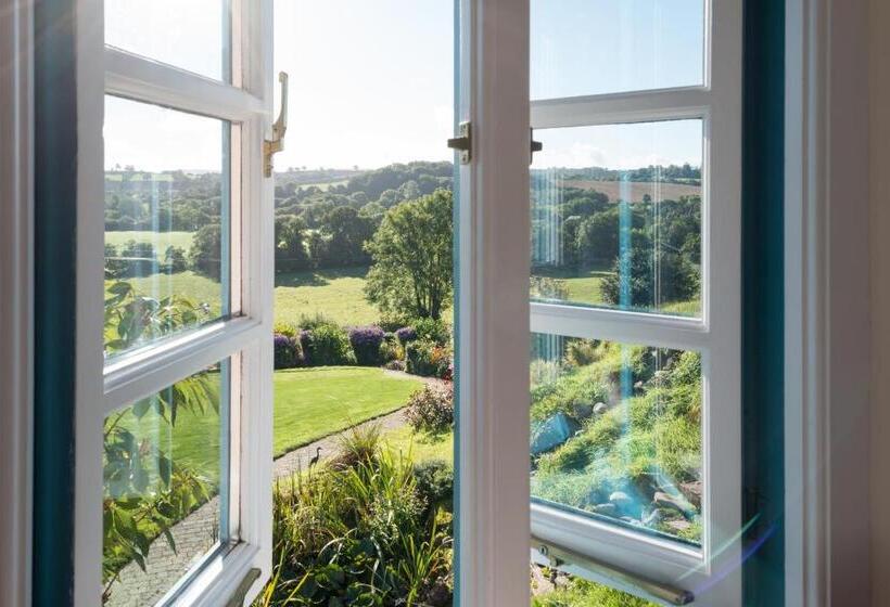 غرفة عائلية, The Old Dairy At Bishops Barton