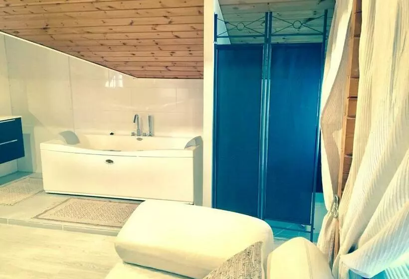 اتاق سوپریور با وان آب گرم, Les Suites
