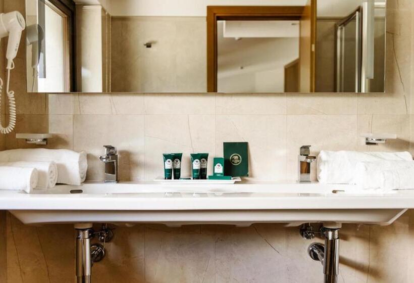اتاق لوکس خانوادگی, Aqua Montis Resort & Spa