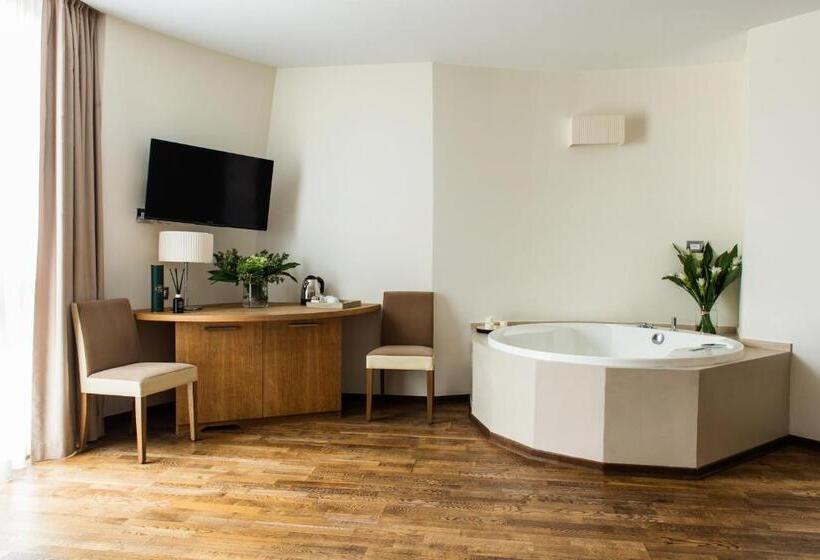 סוויטה דלוקס, Aqua Montis Resort & Spa