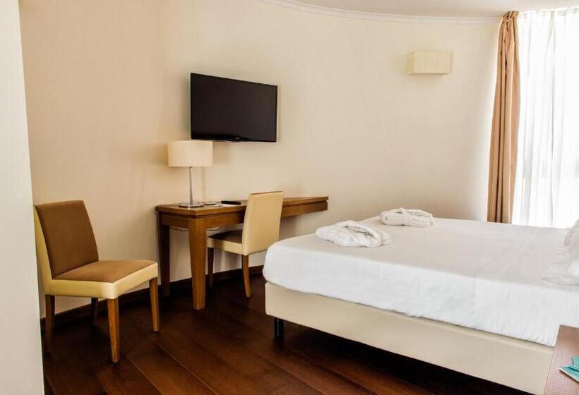 اتاق لوکس, Aqua Montis Resort & Spa