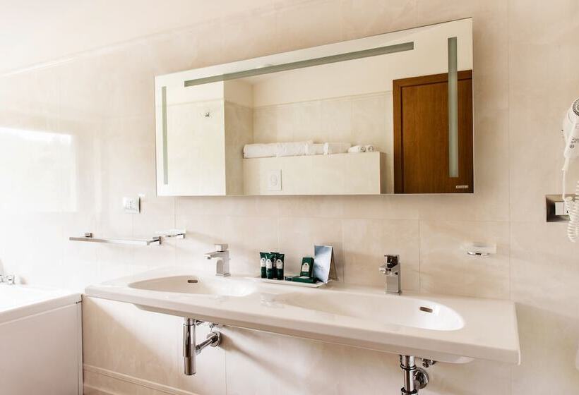 سوییت لوکس, Aqua Montis Resort & Spa