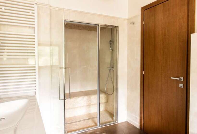 سوییت لوکس, Aqua Montis Resort & Spa