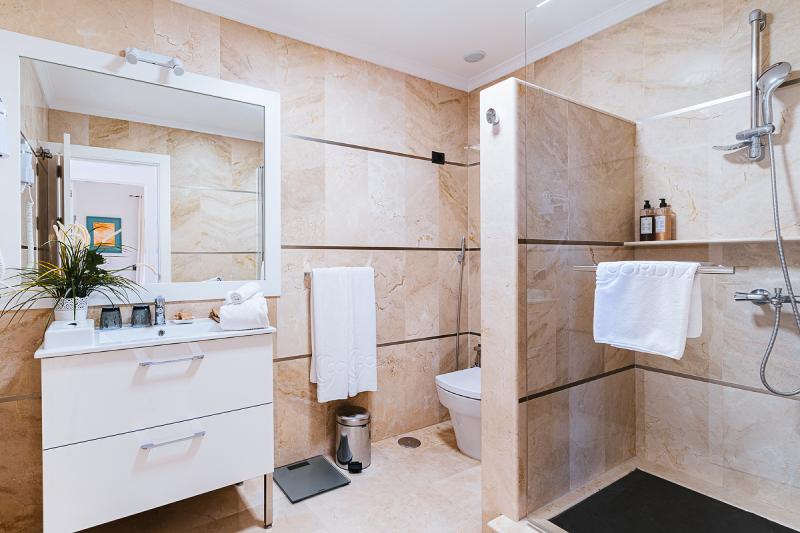 استودیوی سوپریور, Dream Chiado Apartments