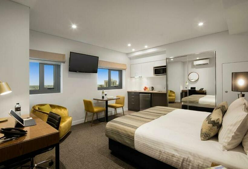 スタンダードスタジオ, Quest East Perth