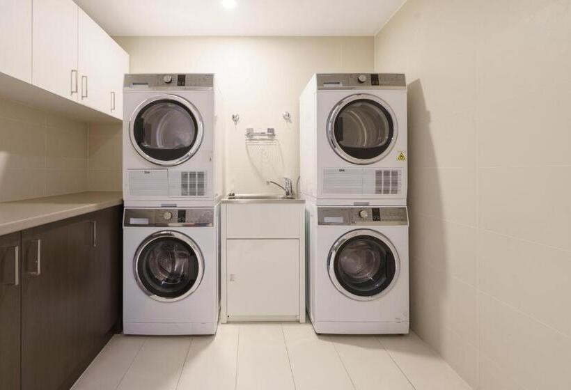 スタンダードスタジオ, Quest East Perth