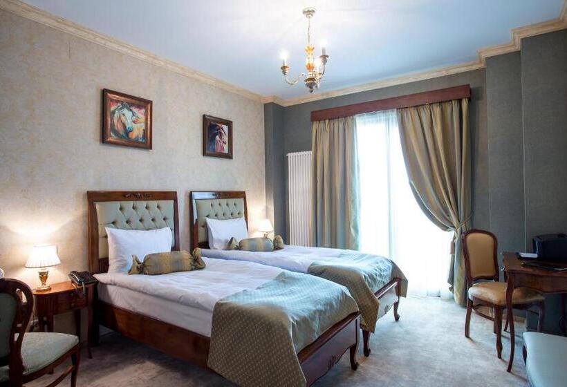 اتاق استاندارد با بالکن, The Arlington Boutique