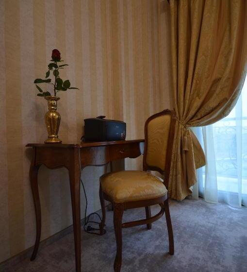 اتاق استاندارد با بالکن, The Arlington Boutique