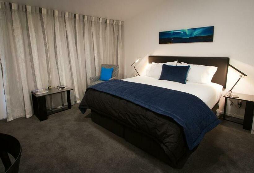 استوديو إدارى, Aurora On George