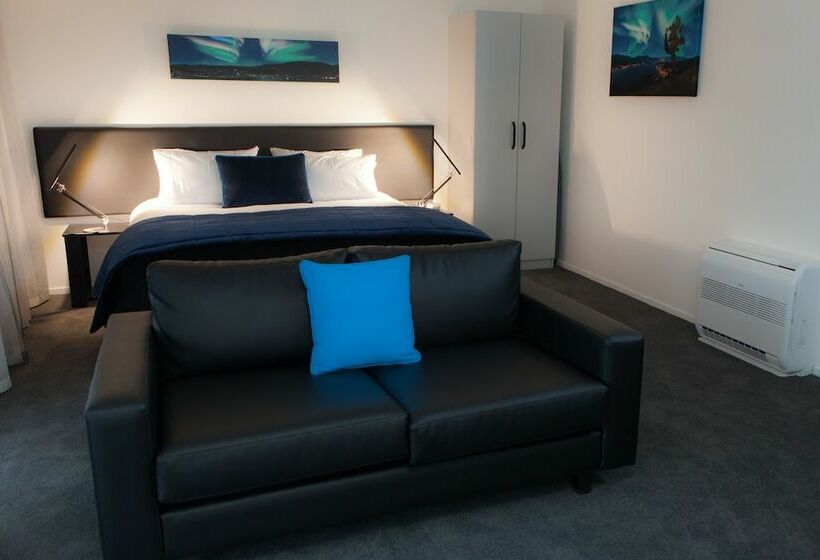 إستوديو ديلوكس, Aurora On George