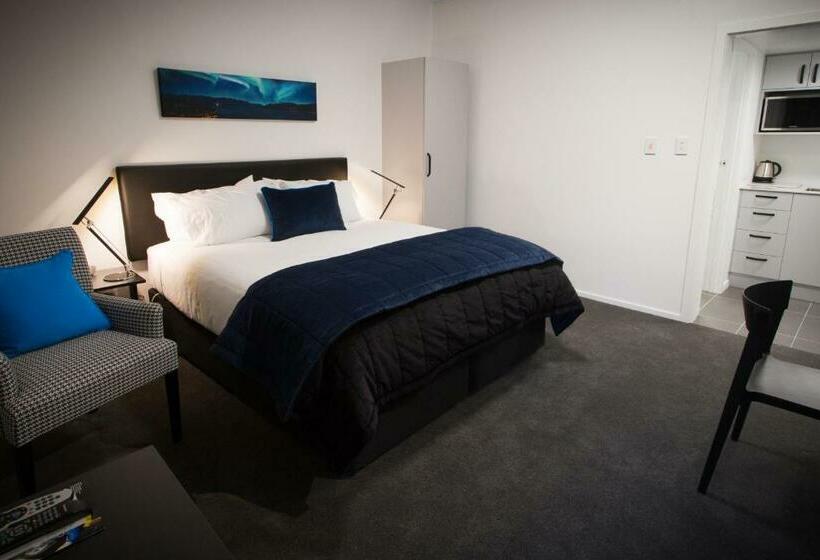 استوديو إدارى, Aurora On George