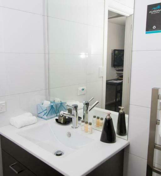 استوديو إدارى, Aurora On George