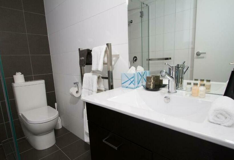 استوديو إدارى, Aurora On George