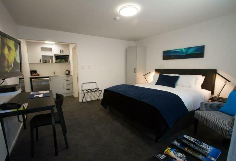 استوديو إدارى, Aurora On George