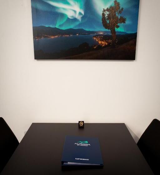 إستوديو ديلوكس, Aurora On George