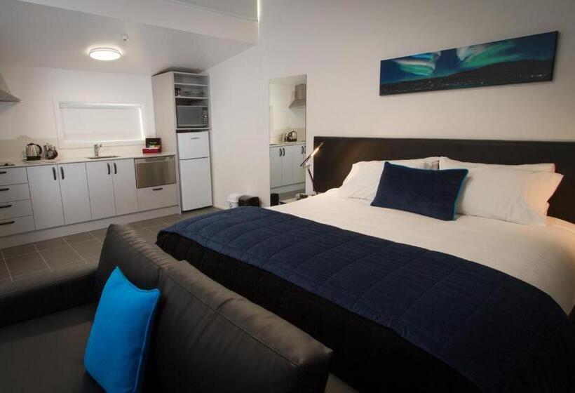 إستوديو ديلوكس, Aurora On George