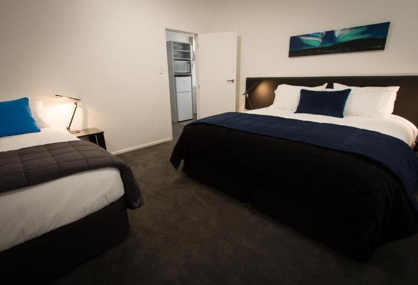 شقة غرفة واحدة, Aurora On George