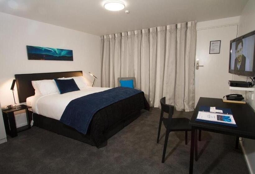 إستوديو قياسى مطلّ علي الحديقة, Aurora On George