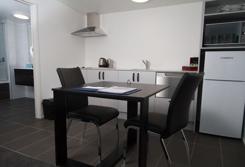 إستوديو ديلوكس, Aurora On George