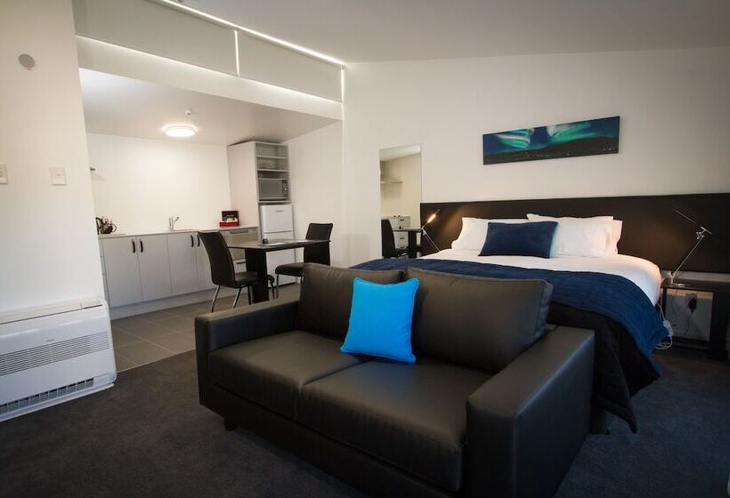 إستوديو ديلوكس, Aurora On George