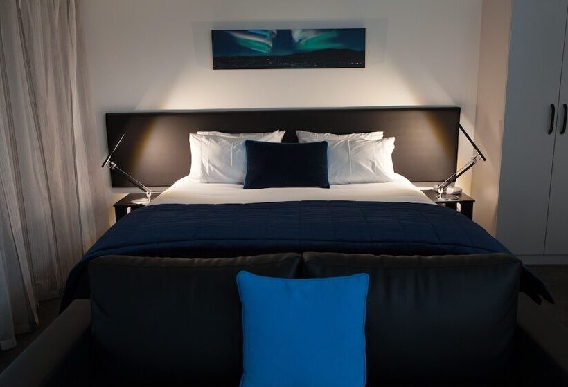 إستوديو ديلوكس, Aurora On George