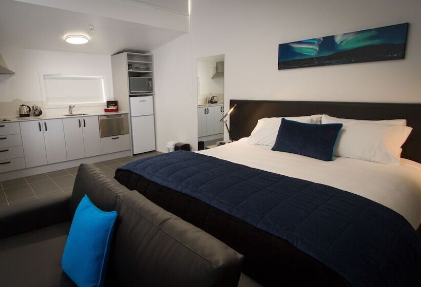 إستوديو ديلوكس, Aurora On George